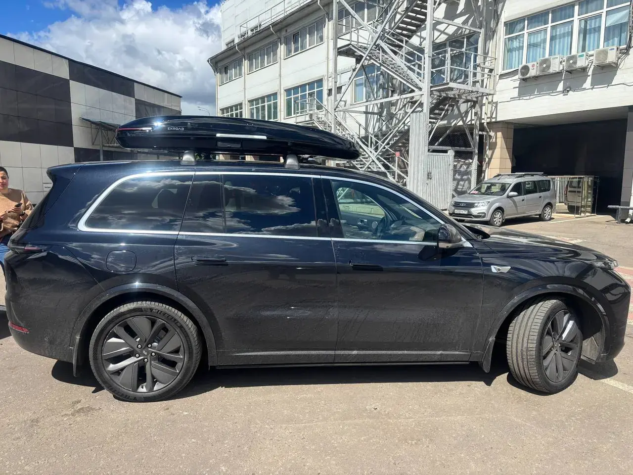 Установка автобокса ENROAD на Lixiang L9 в магазине БоксТим