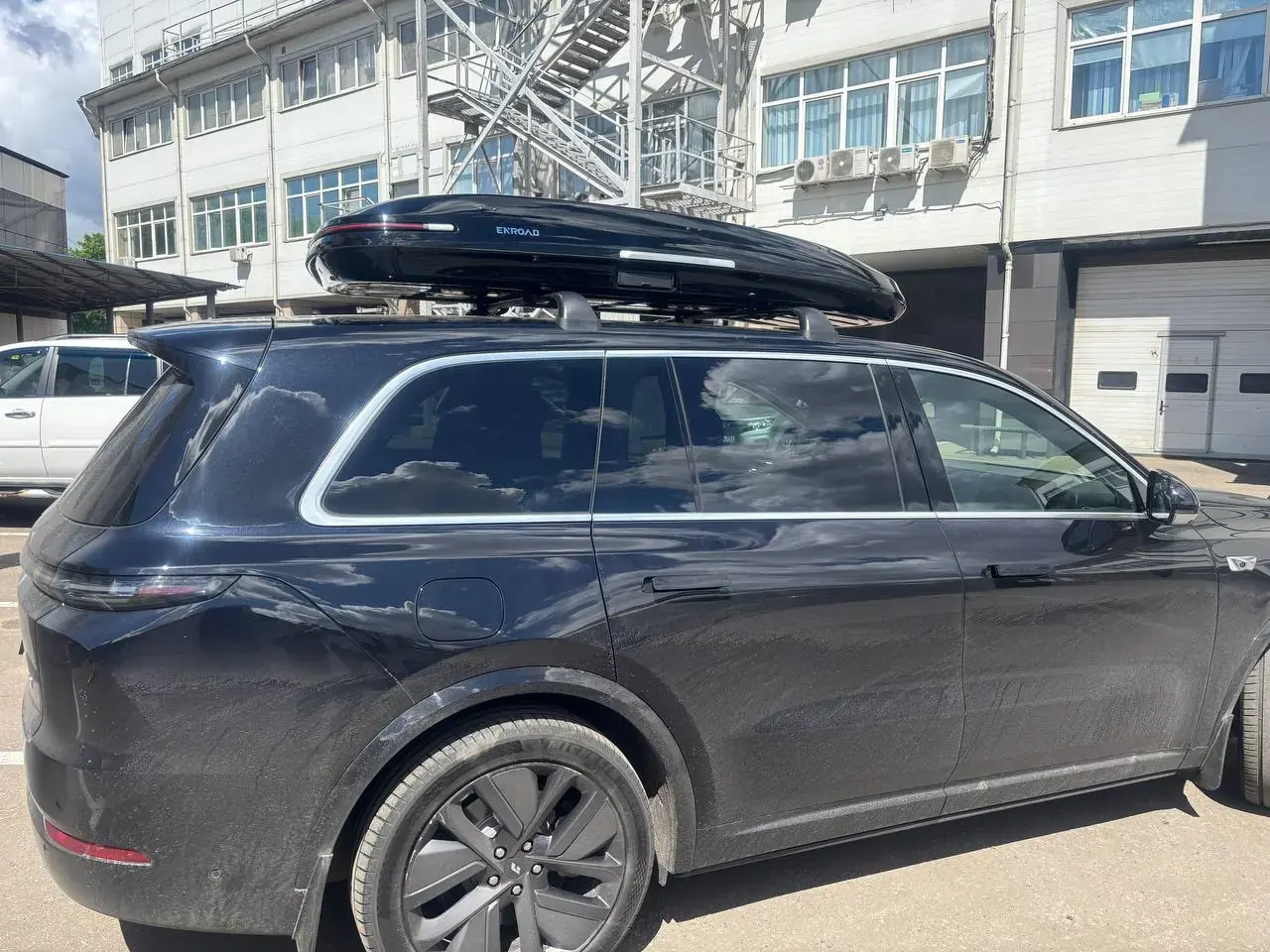 Установка автобокса ENROAD на Lixiang L9 в магазине БоксТим