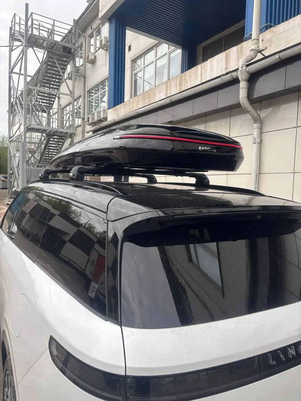 Установка автобокса ENROAD на LYNK & CO 900 в магазине БоксТим