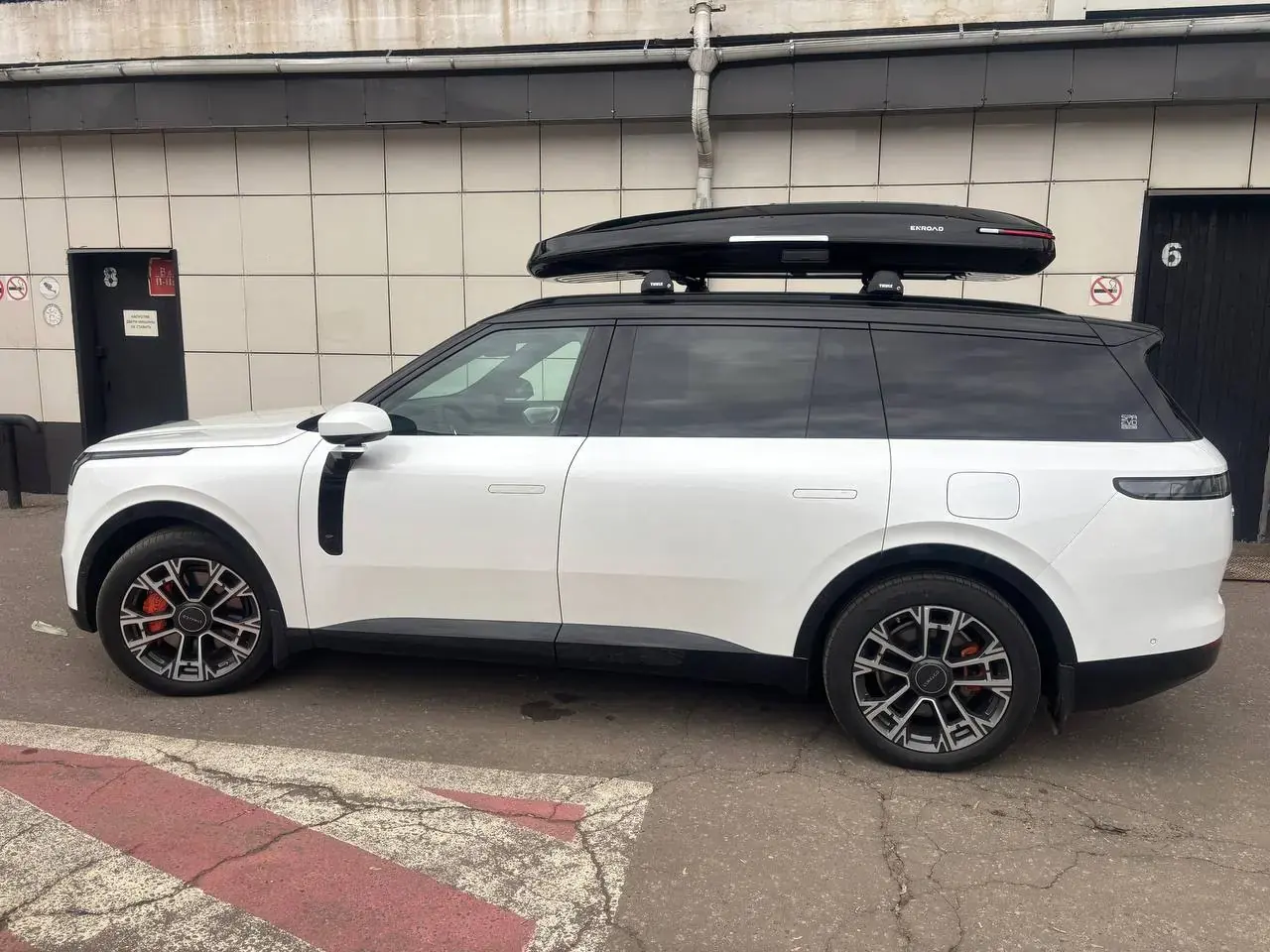 Установка автобокса ENROAD на LYNK & CO 900 в магазине БоксТим