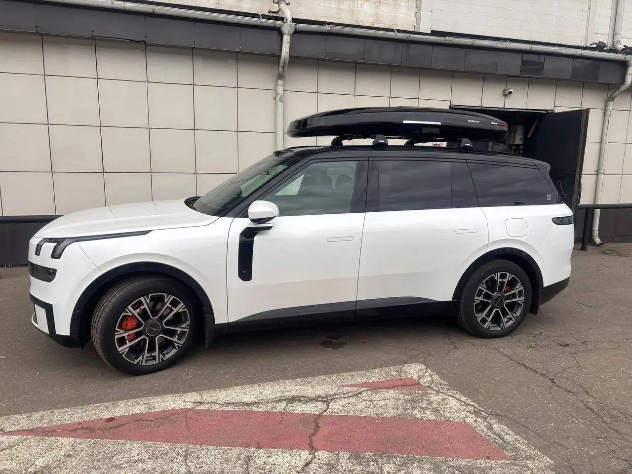 Установка автобокса ENROAD на LYNK & CO 900 в магазине БоксТим