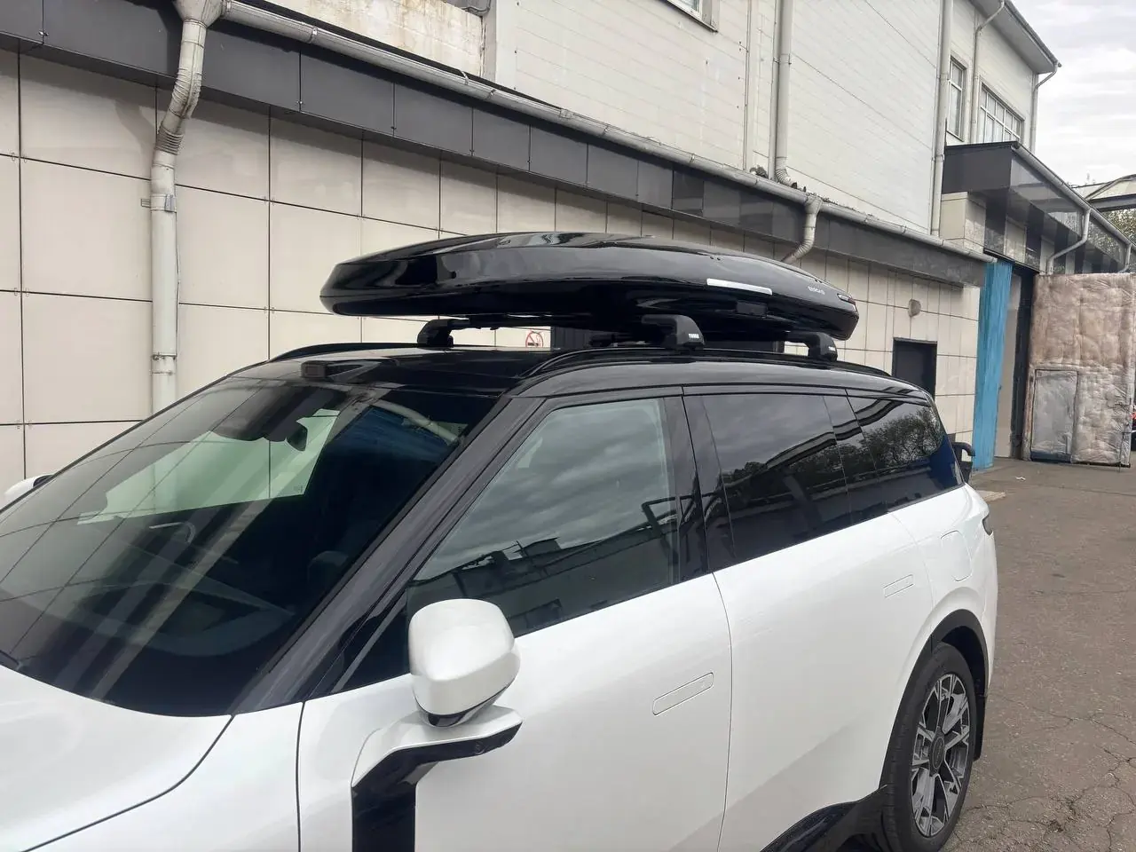 Установка автобокса ENROAD на LYNK & CO 900 в магазине БоксТим