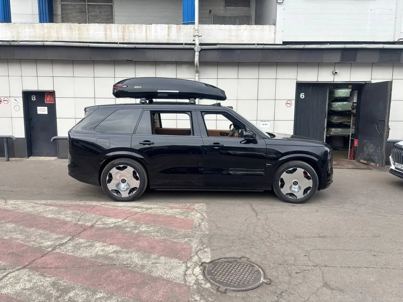 Установка автобокса ENROAD на Zeekr 9X в магазине БоксТим